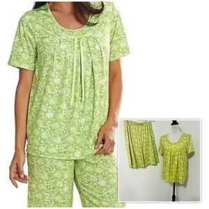 Cozee Corner Women’s Medium Floral Pajama Short Set Lime Green Floral EUC